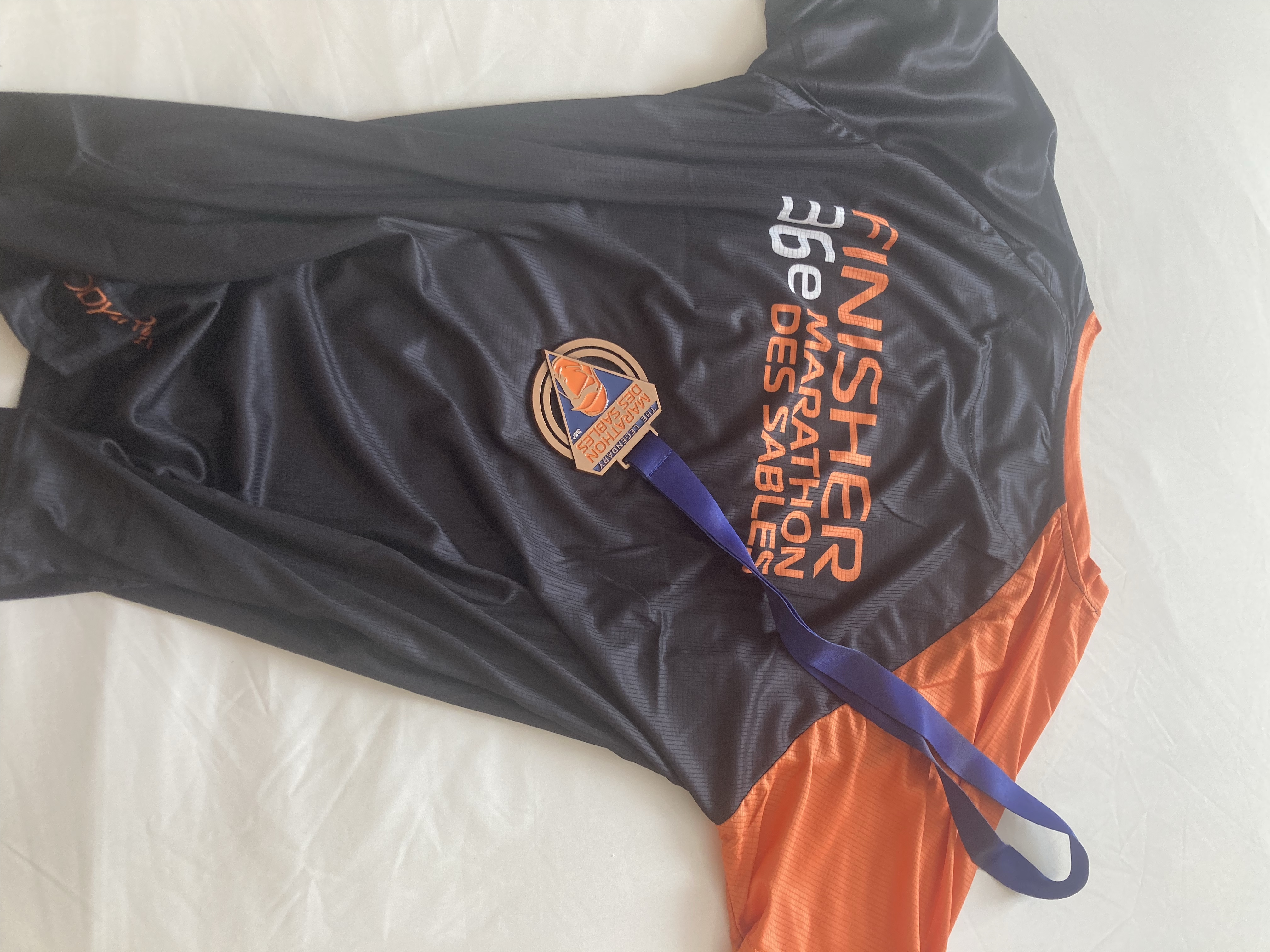 Medal and finishers Tshirt Marathon des Sables